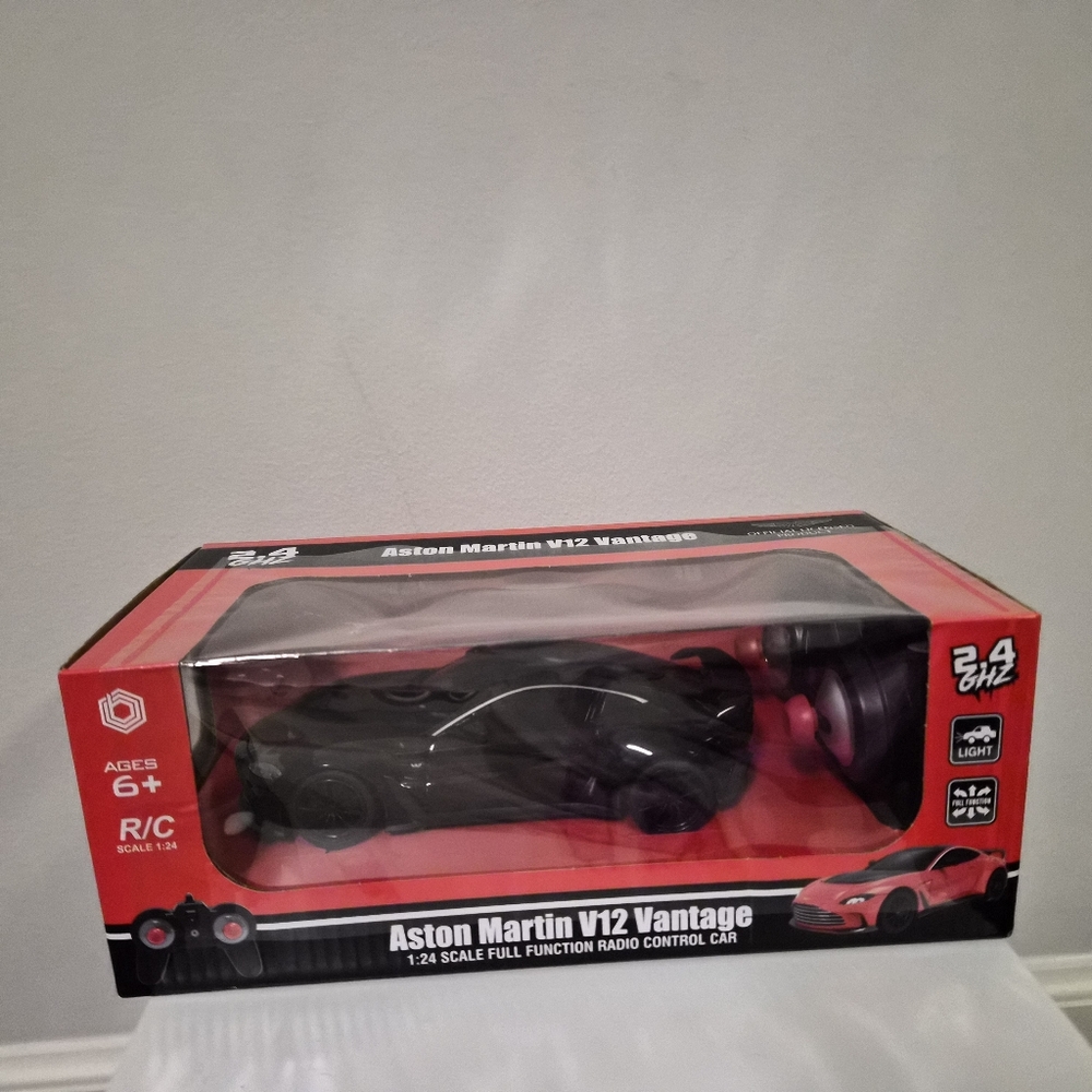 Aston Martin V12 Vantage Black Full Function RC Car Official Licensed